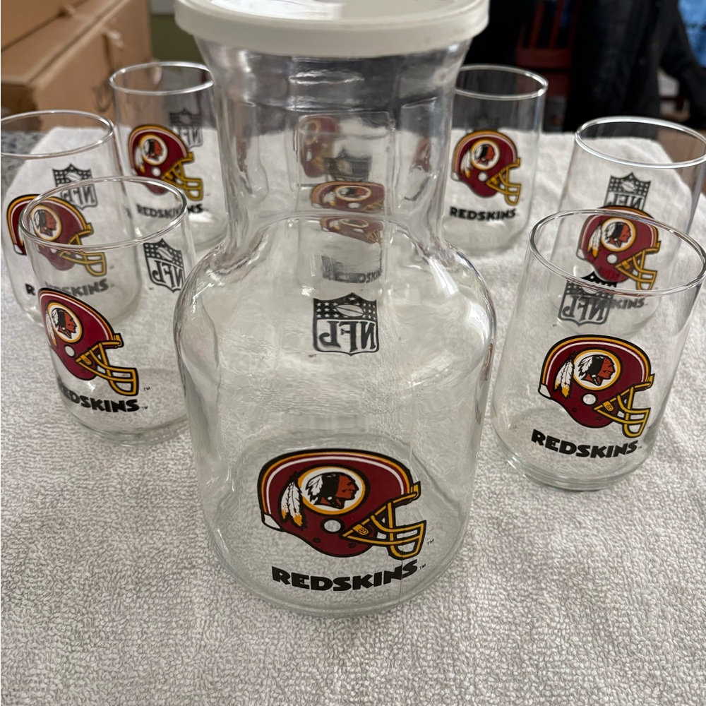 NFL Washington Redskins Set of 8 Juice Glasses with Carafe, Glasses are 4.75 in - Picture 4 of 7